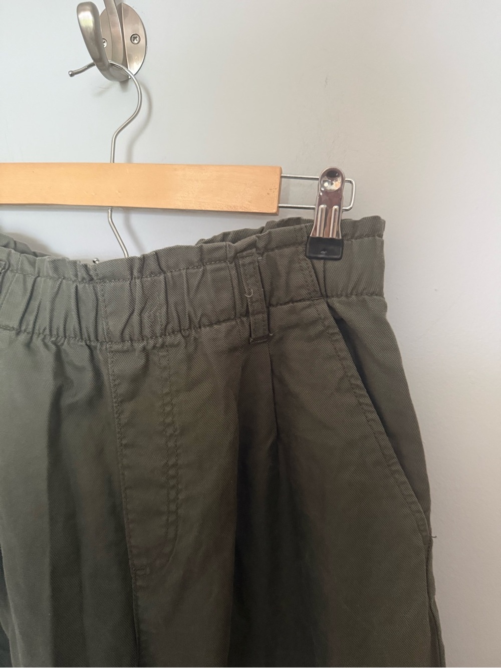 Sanctuary Olive Green Relaxed Elastic Waist Chinos - Picture 3 of 4